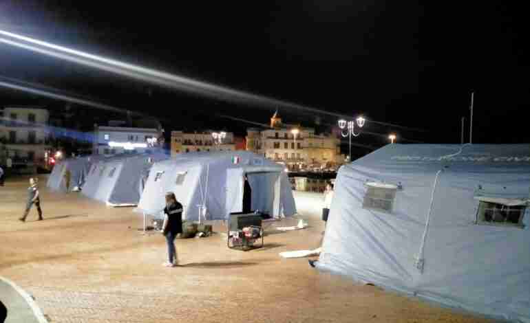 presidio terremoto pozzuoli in piazza della repubblica con le tende