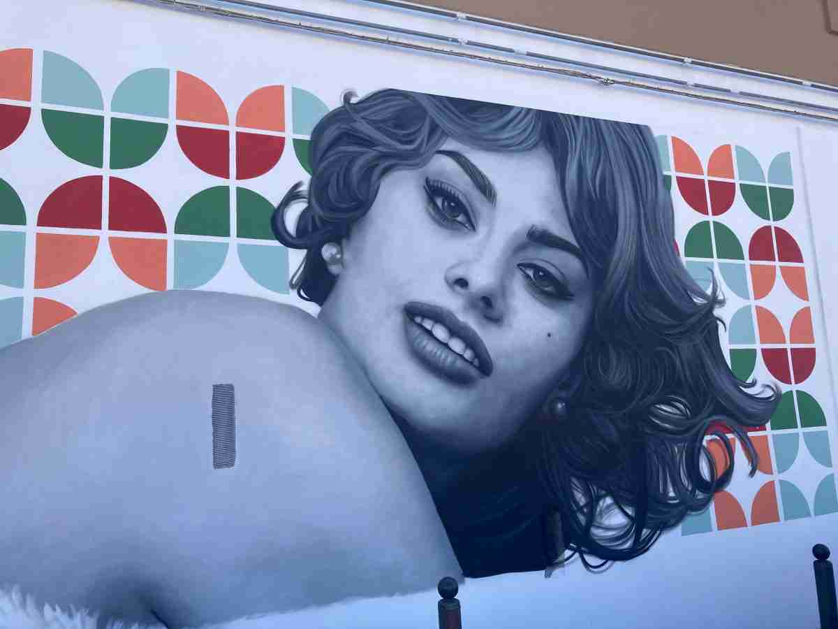 il murale di sofia loren a pozzuoli